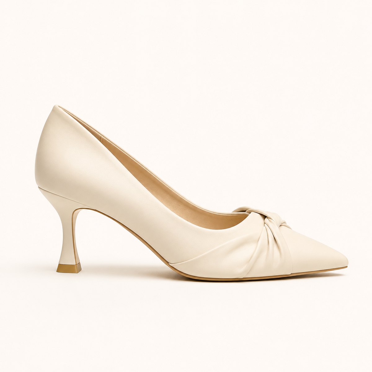 Escarpins blanc cassé à talons aiguilles pour femmes