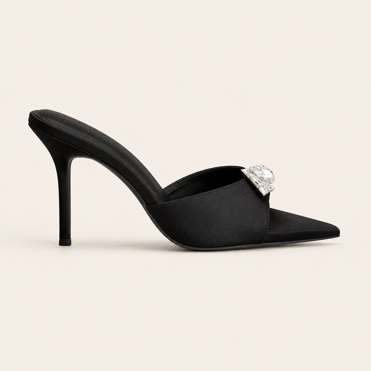 Sandales blanches en satin à strass et talon aiguille