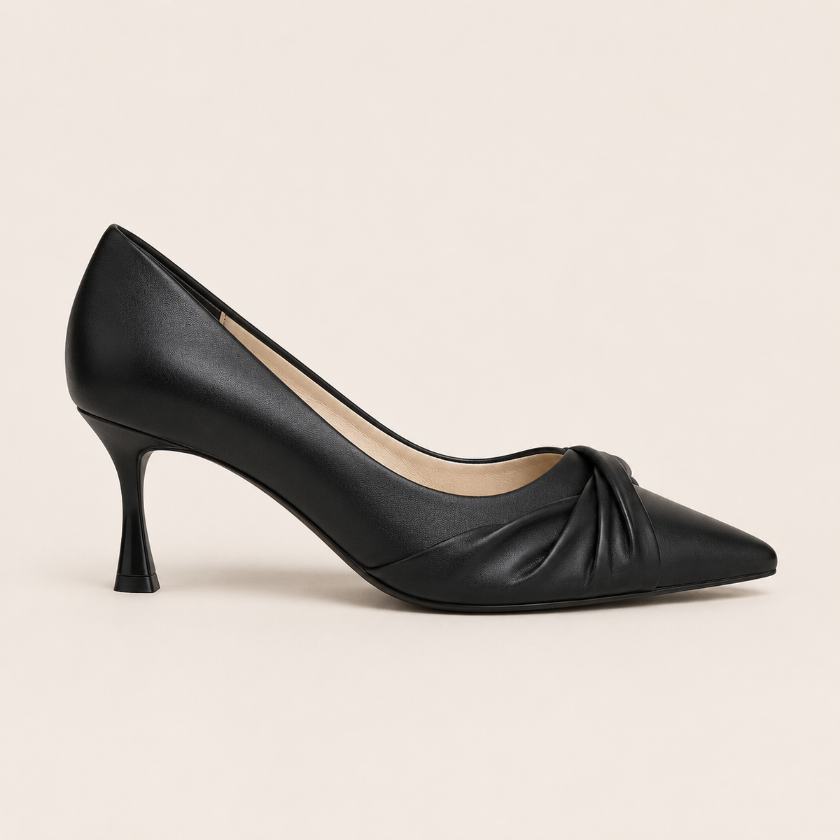 Escarpins blanc cassé à talon aiguille femme, vue principale élégante.