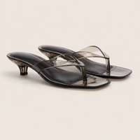 Sandales transparentes à talon kitten vues de dos, finition élégante et moderne.