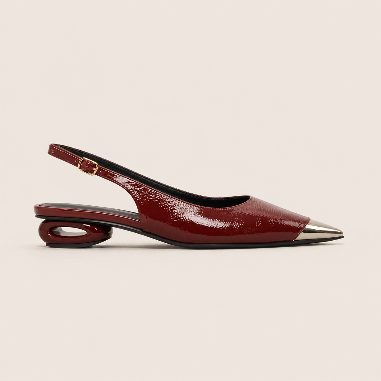 Paire d’escarpins compensés à talon bas, idéale pour bureau ou sortie habillée.