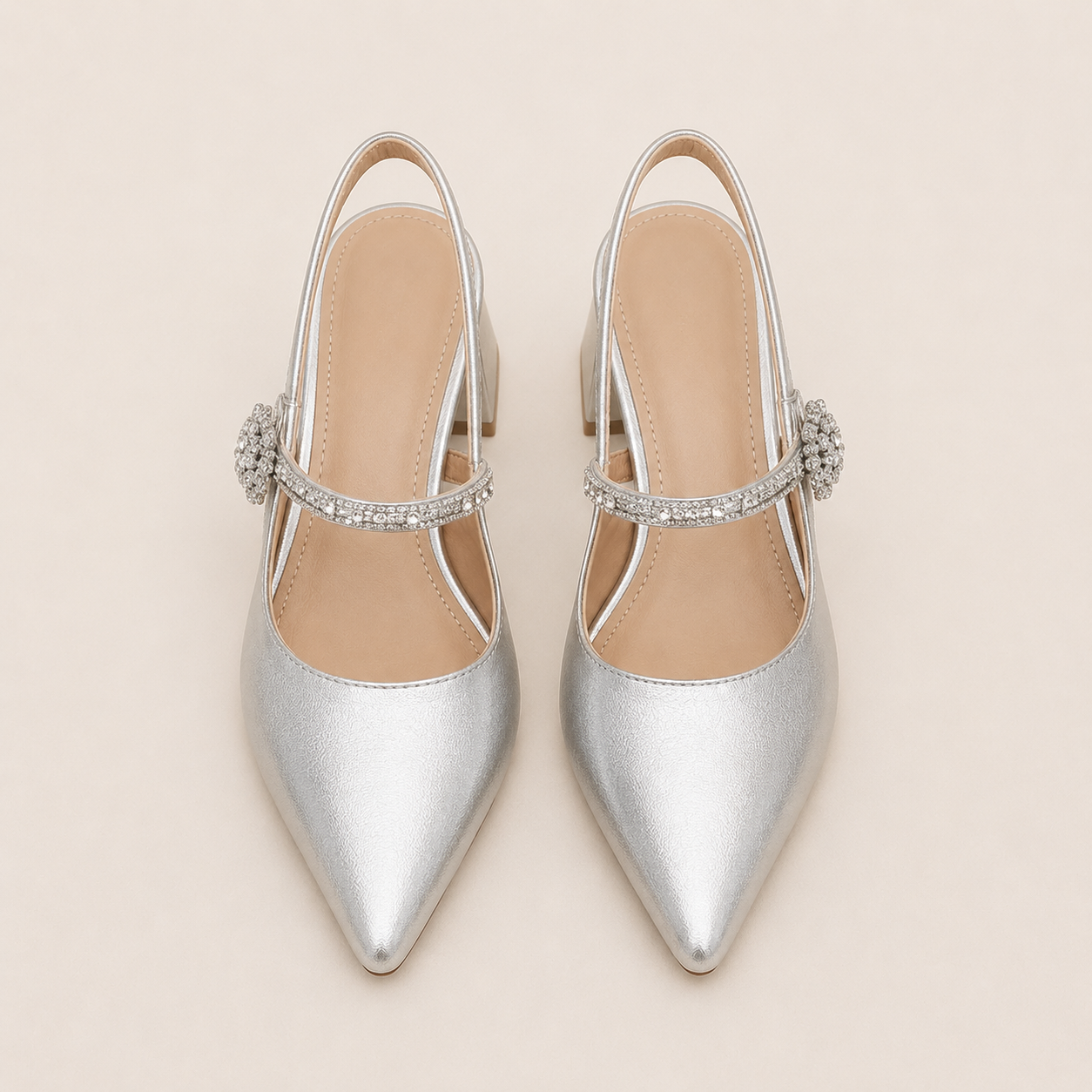 Sandales Mary Jane portées, style féminin pour bureau ou sortie chic.
