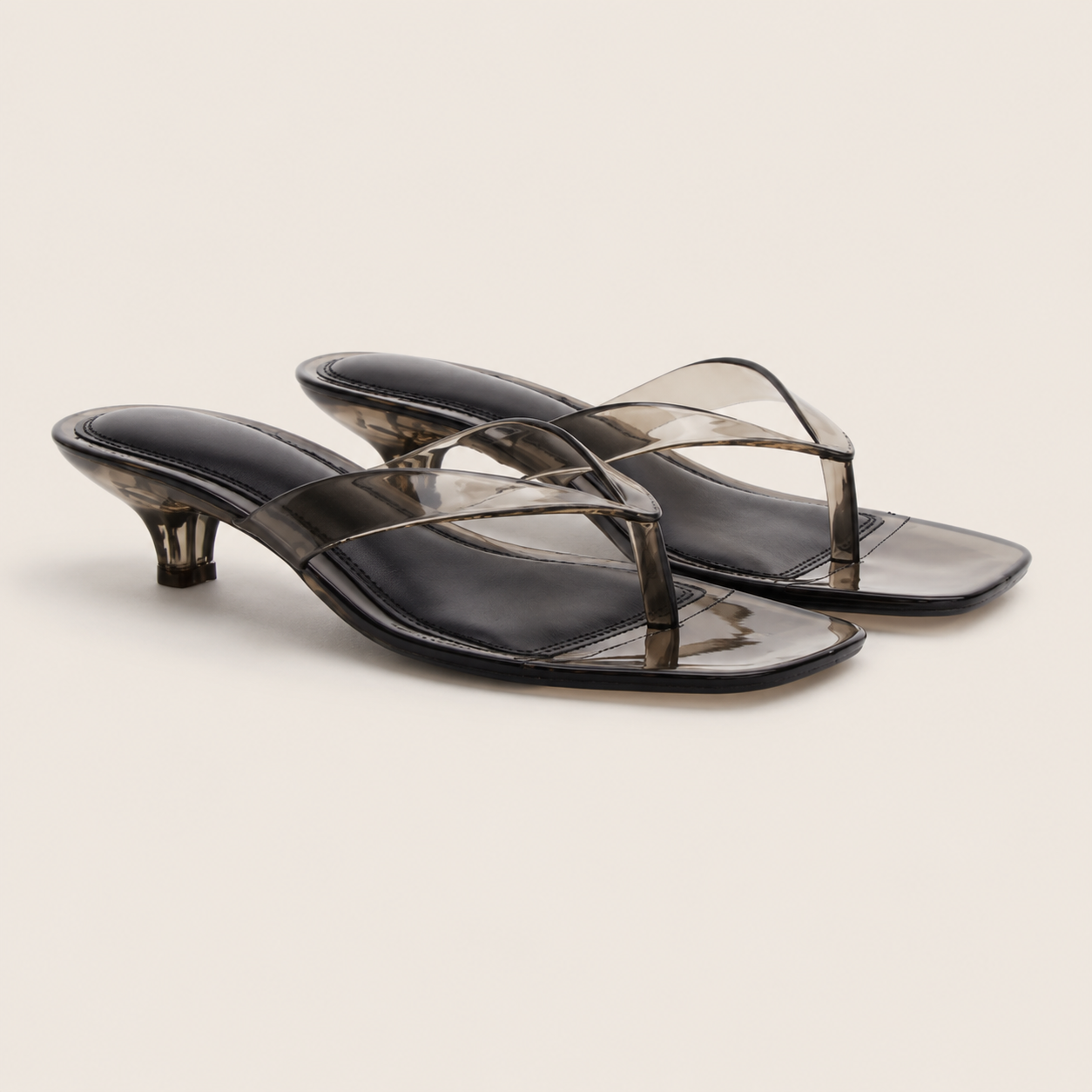 Sandales transparentes à talon kitten vues de dos, finition élégante et moderne.