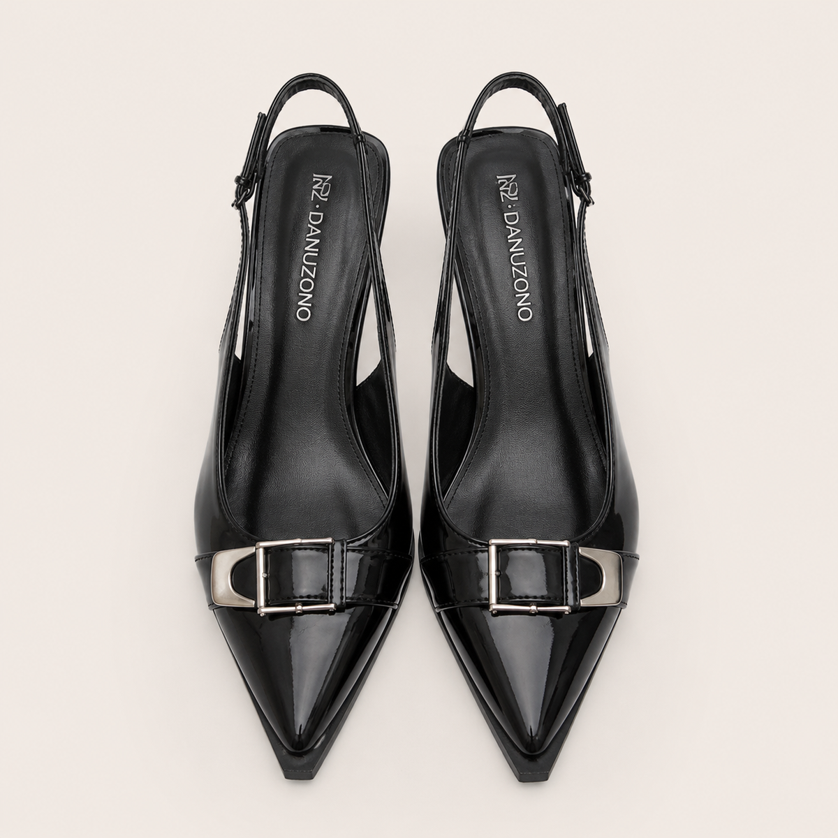 Talons habillés portés, paire élégante pour dîner ou événement.